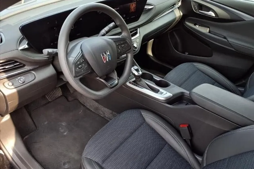 2024 Buick Envista Preferred photo 1