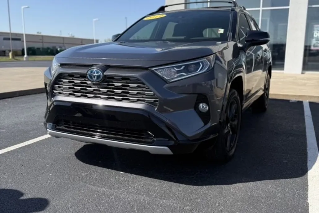 2019 Toyota RAV4 Hybrid XSE photo 1