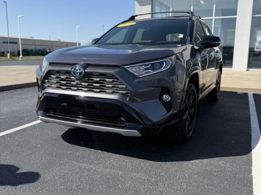 2019 Toyota RAV4 Hybrid XSE photo 1