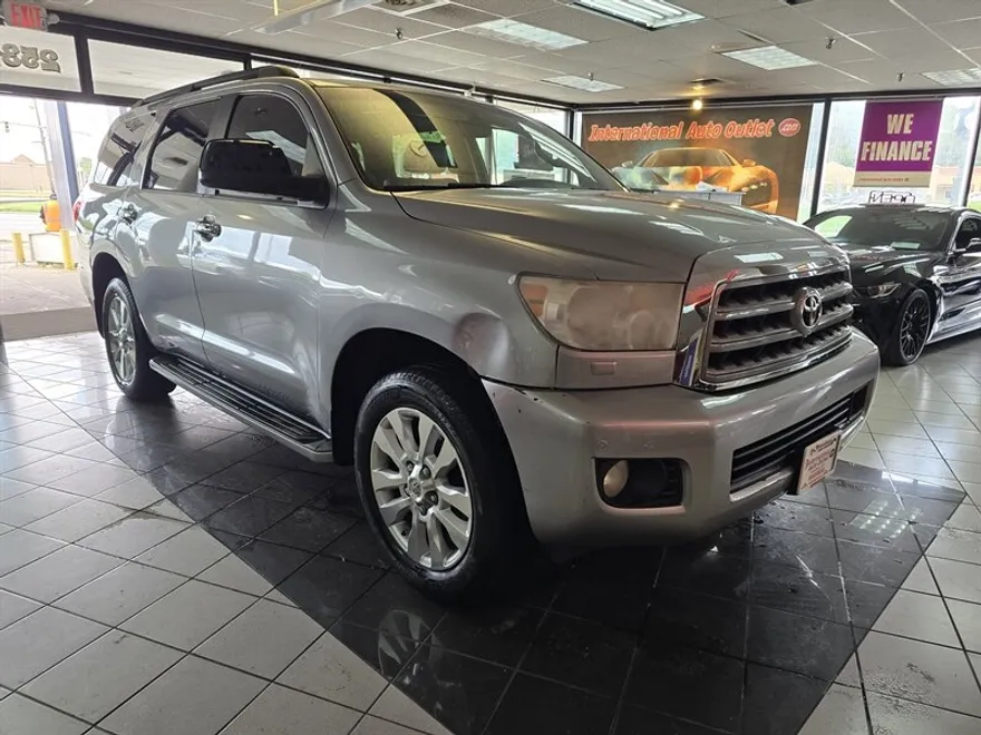 2012 Toyota Sequoia Platinum photo 1