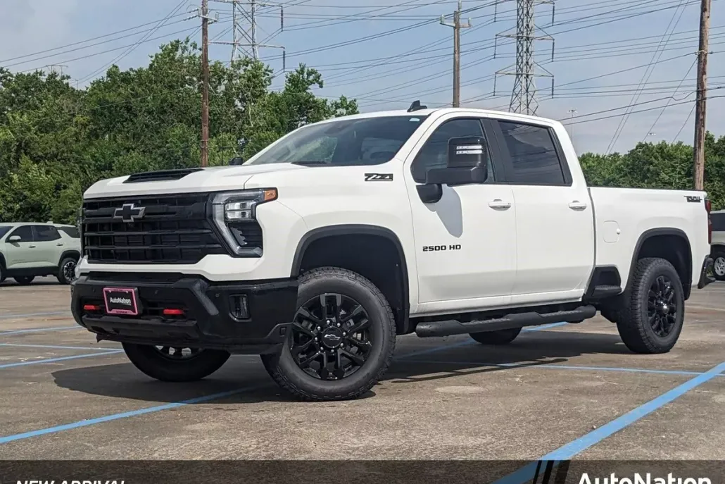 2025 Chevrolet Silverado 2500HD LT photo 1