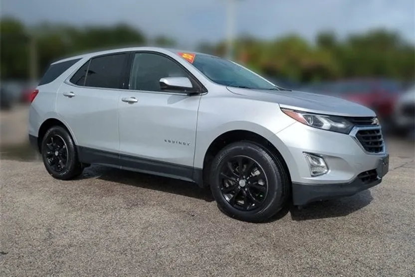 2020 Chevrolet Equinox LT photo 1