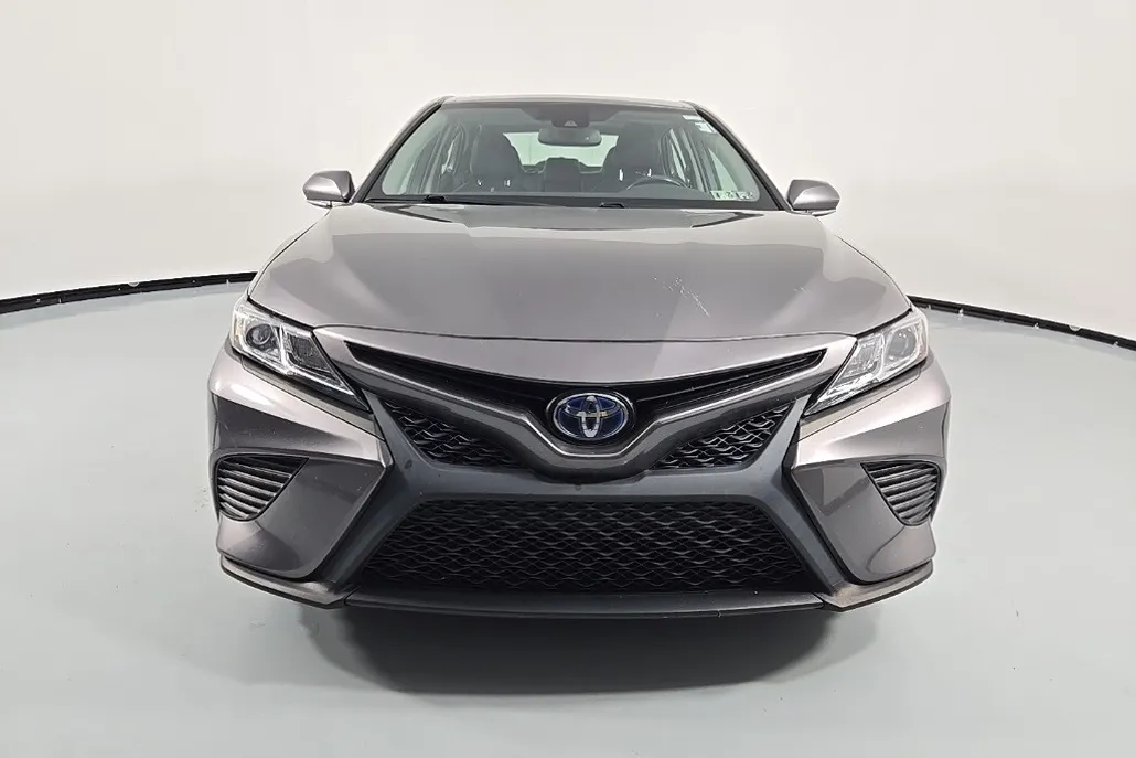 2019 Toyota Camry Hybrid SE photo 1