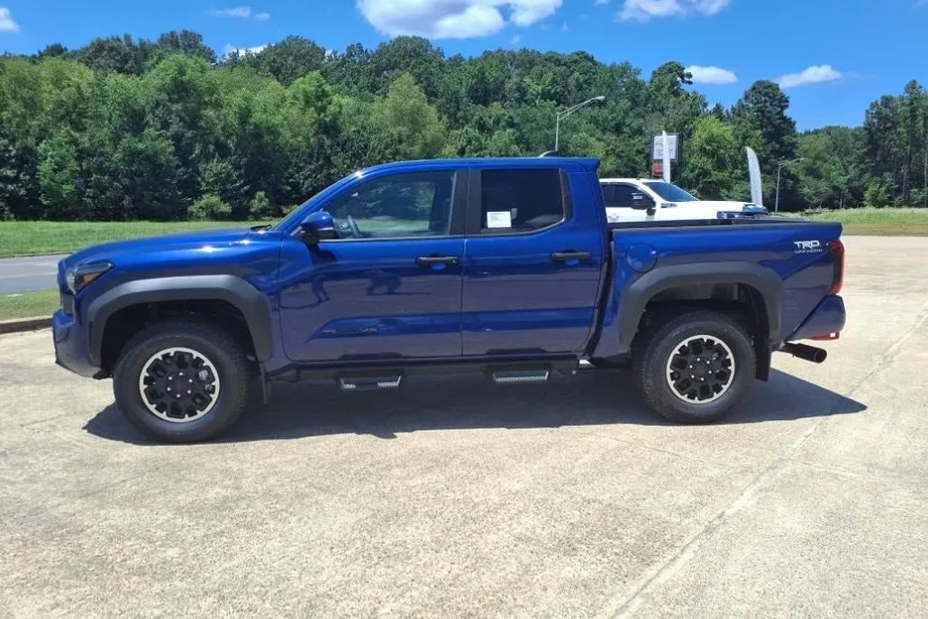 2024 Toyota Tacoma TRD Off-Road photo 1