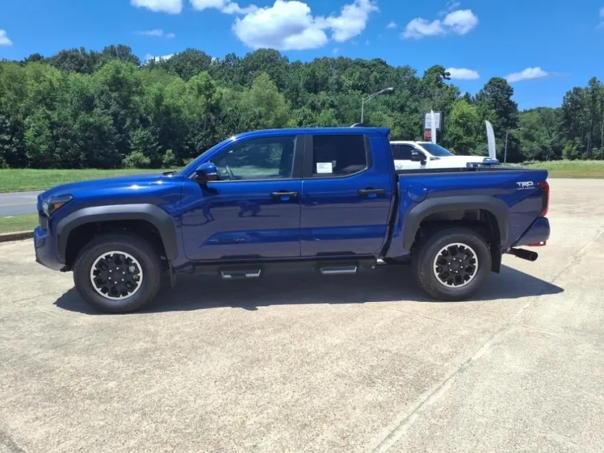 2024 Toyota Tacoma TRD Off-Road photo 1