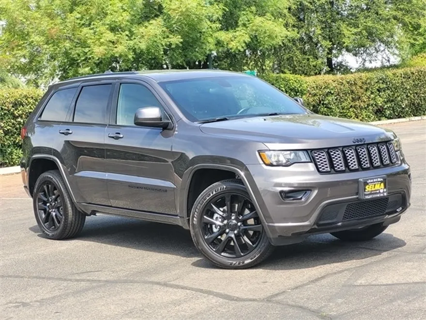 2021 Jeep Grand Cherokee Laredo X photo 1