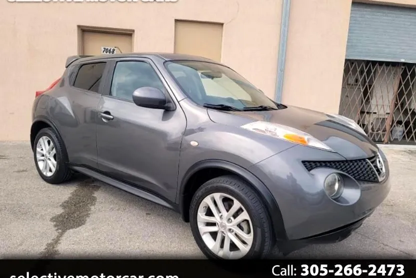2011 Nissan Juke SV photo 1