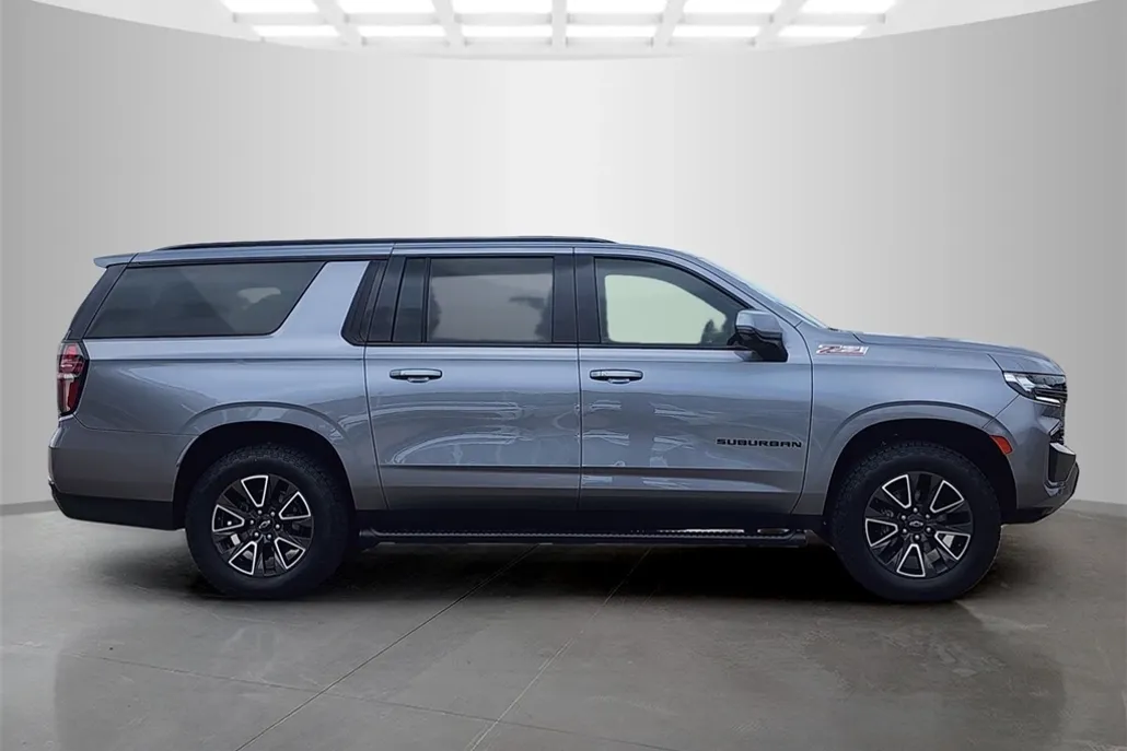2021 Chevrolet Suburban Z71 photo 1