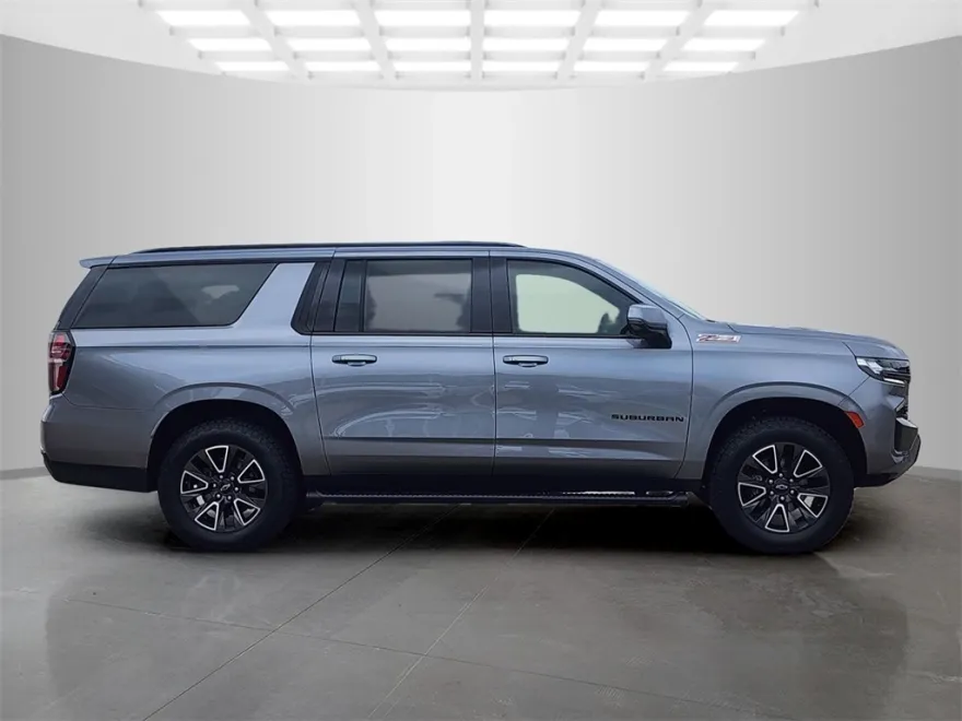 2021 Chevrolet Suburban Z71 photo 1