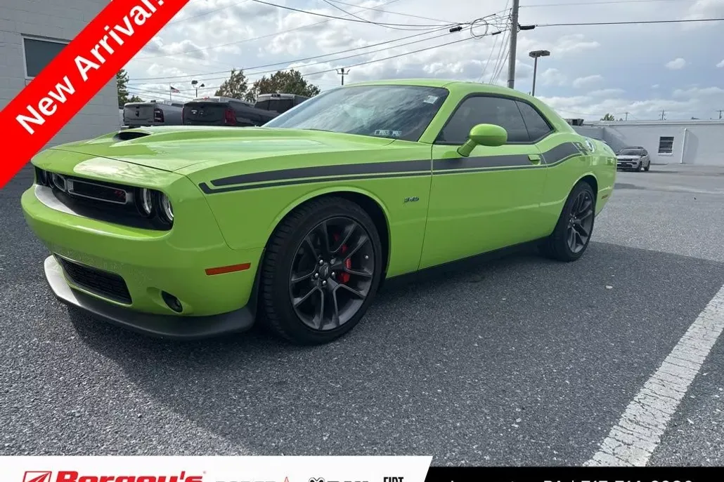 2023 Dodge Challenger R/T photo 1