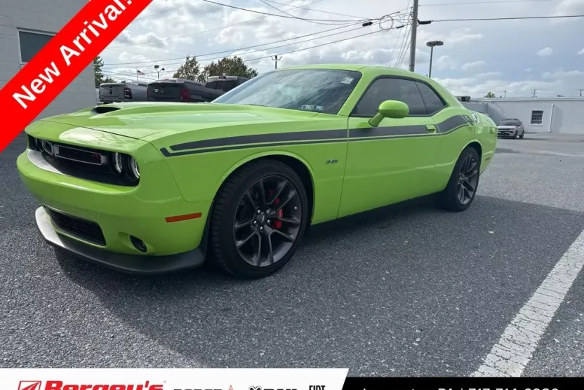 2023 Dodge Challenger R/T photo 1