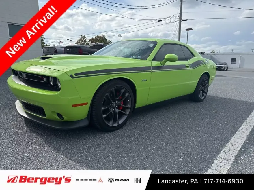 2023 Dodge Challenger R/T photo 1