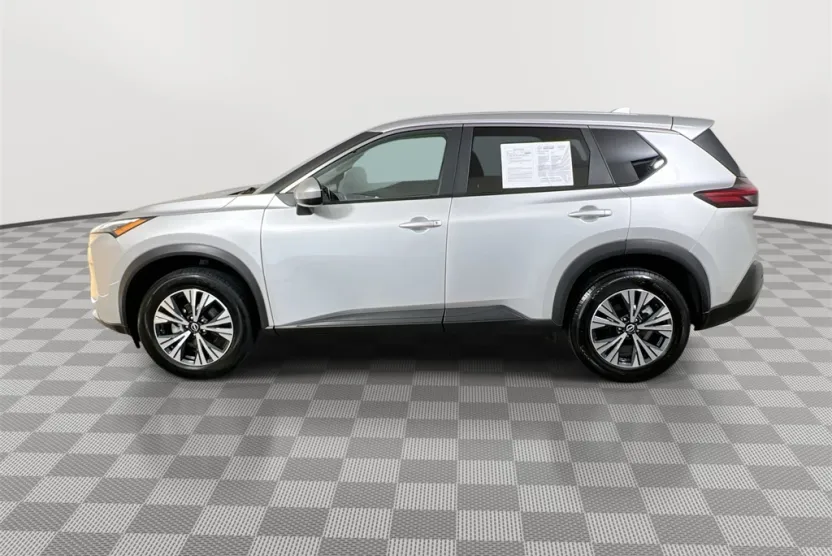 2023 Nissan Rogue SV photo 1