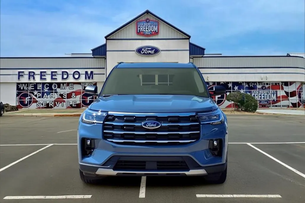2025 Ford Explorer photo 1