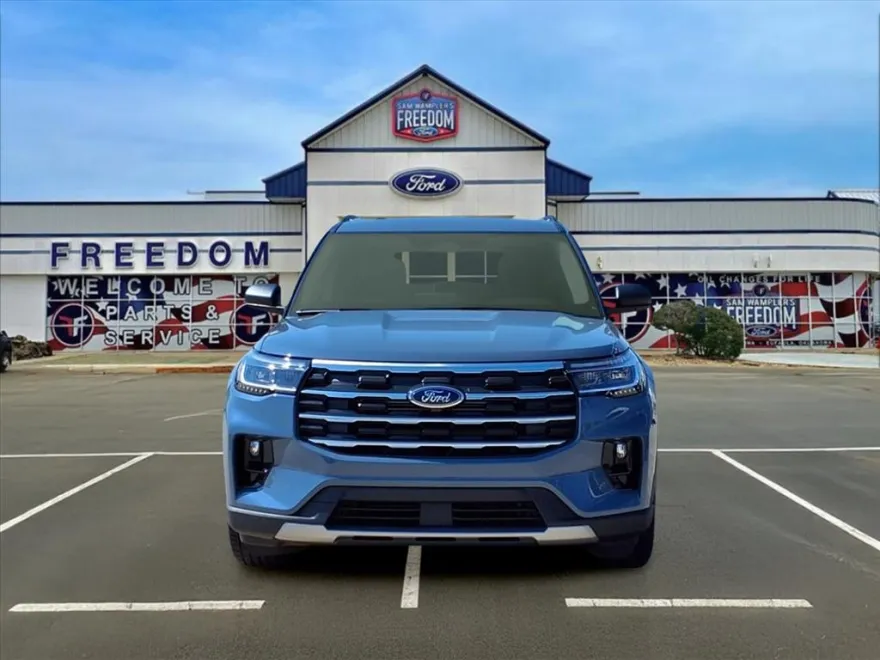 2025 Ford Explorer photo 1