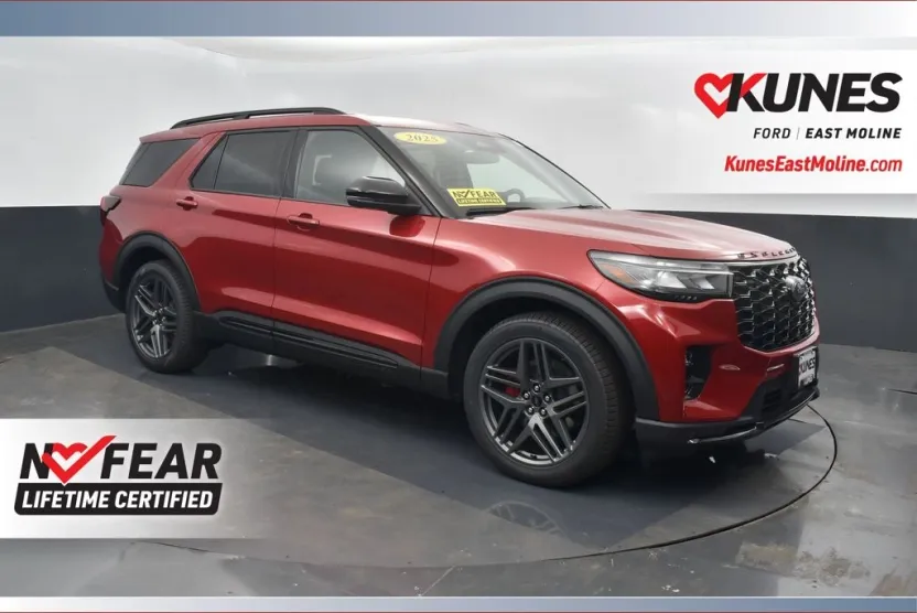 2025 Ford Explorer ST photo 1