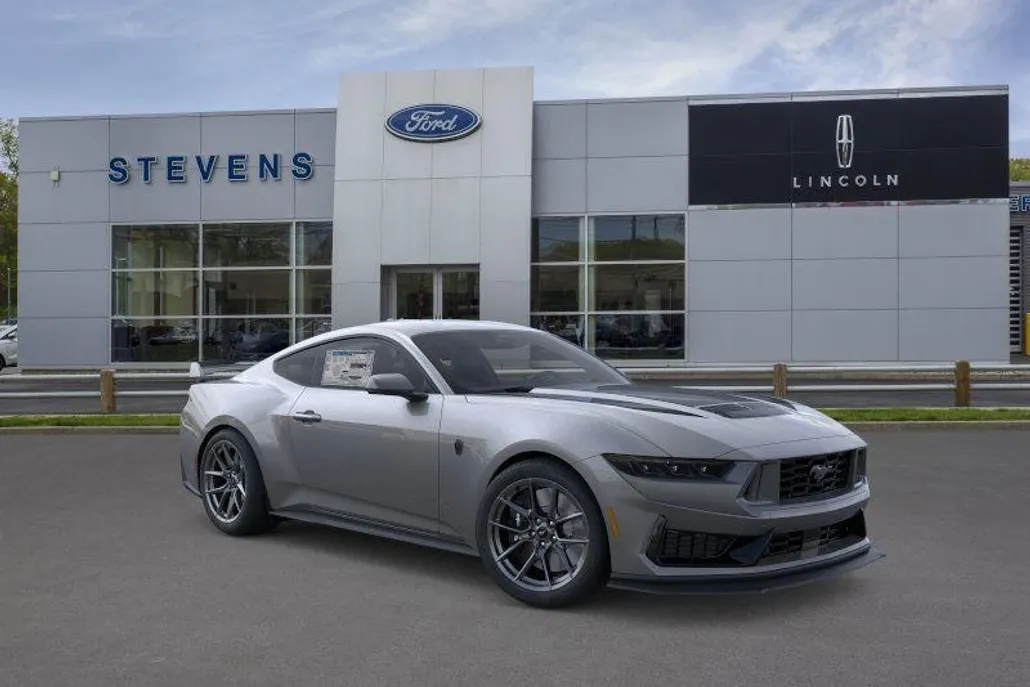 2025 Ford Mustang Dark Horse photo 1