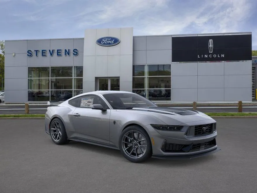 2025 Ford Mustang Dark Horse photo 1
