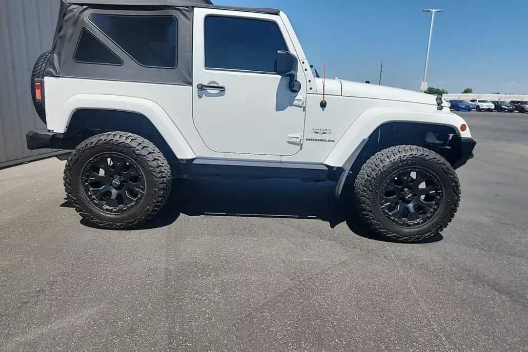 2017 Jeep Wrangler Sahara photo 1