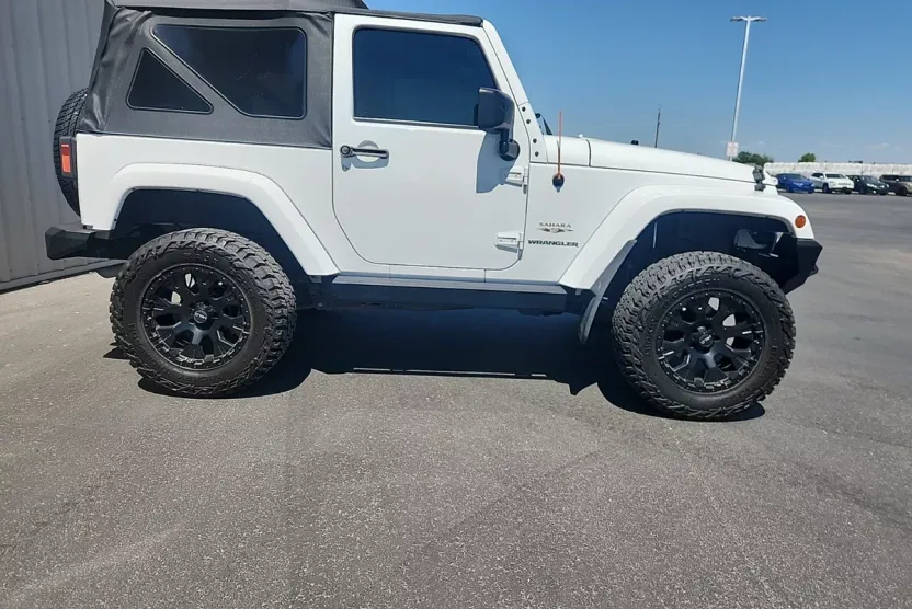 2017 Jeep Wrangler Sahara photo 1