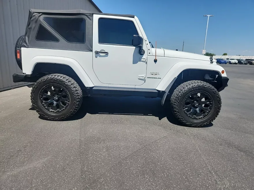 2017 Jeep Wrangler Sahara photo 1