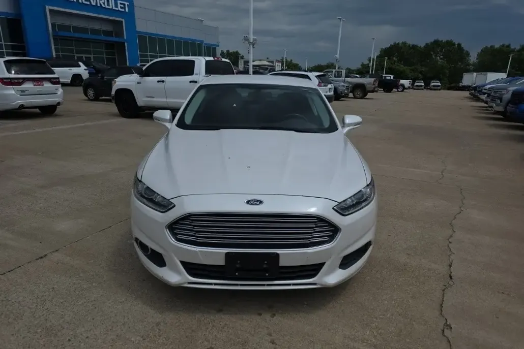 2016 Ford Fusion SE photo 1