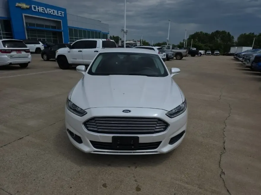2016 Ford Fusion SE photo 1