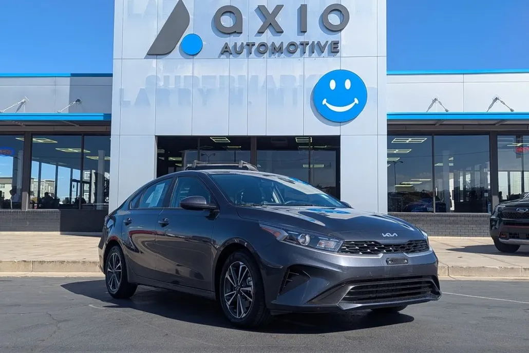 2024 Kia Forte LXS photo 1