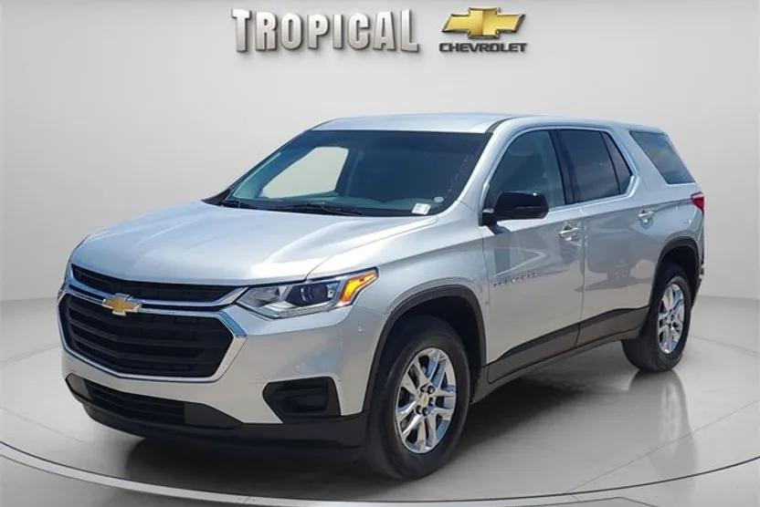2021 Chevrolet Traverse LS photo 1