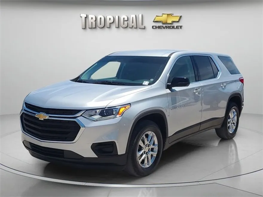 2021 Chevrolet Traverse LS photo 1