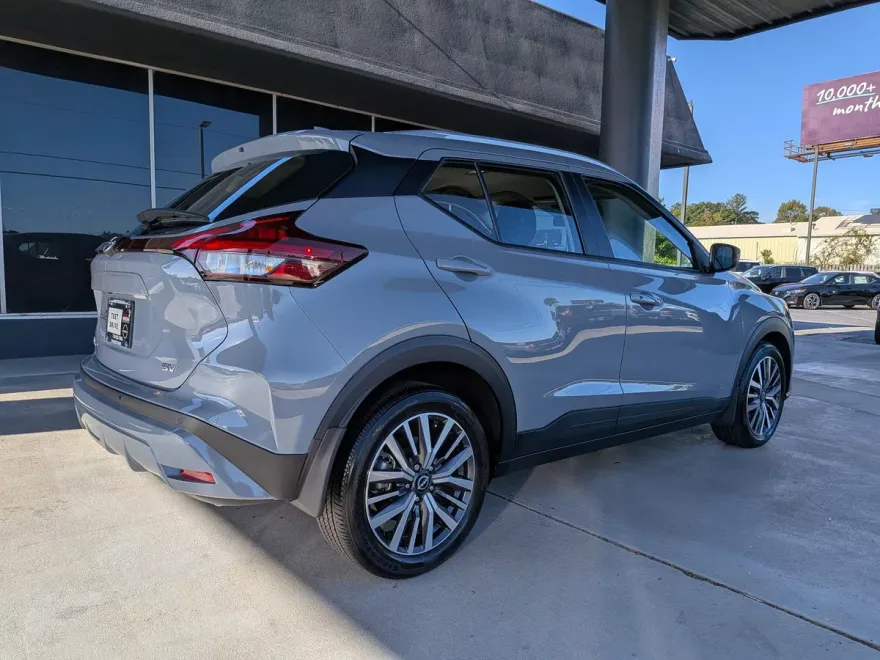 2023 Nissan Kicks SV photo 1