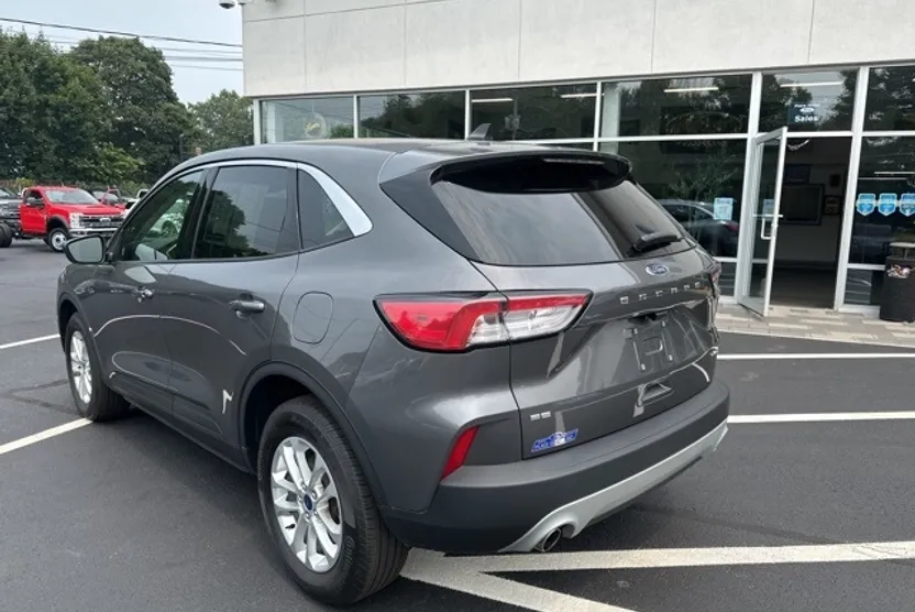 2022 Ford Escape SE photo 1