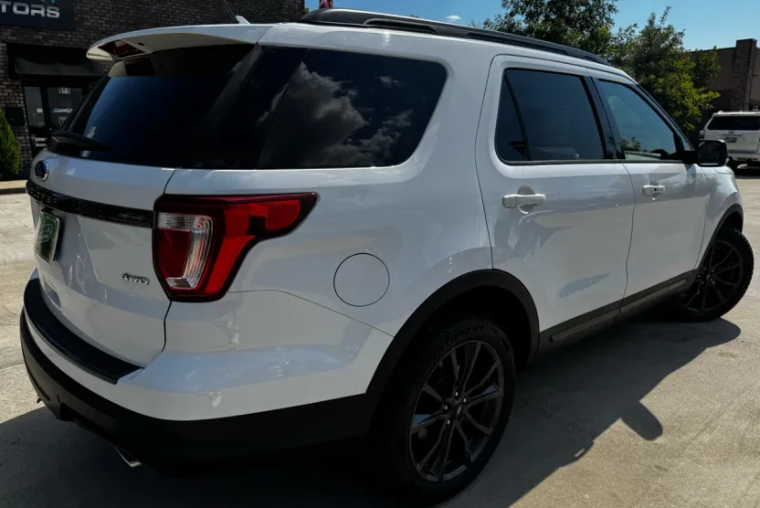 2018 Ford Explorer XLT photo 1