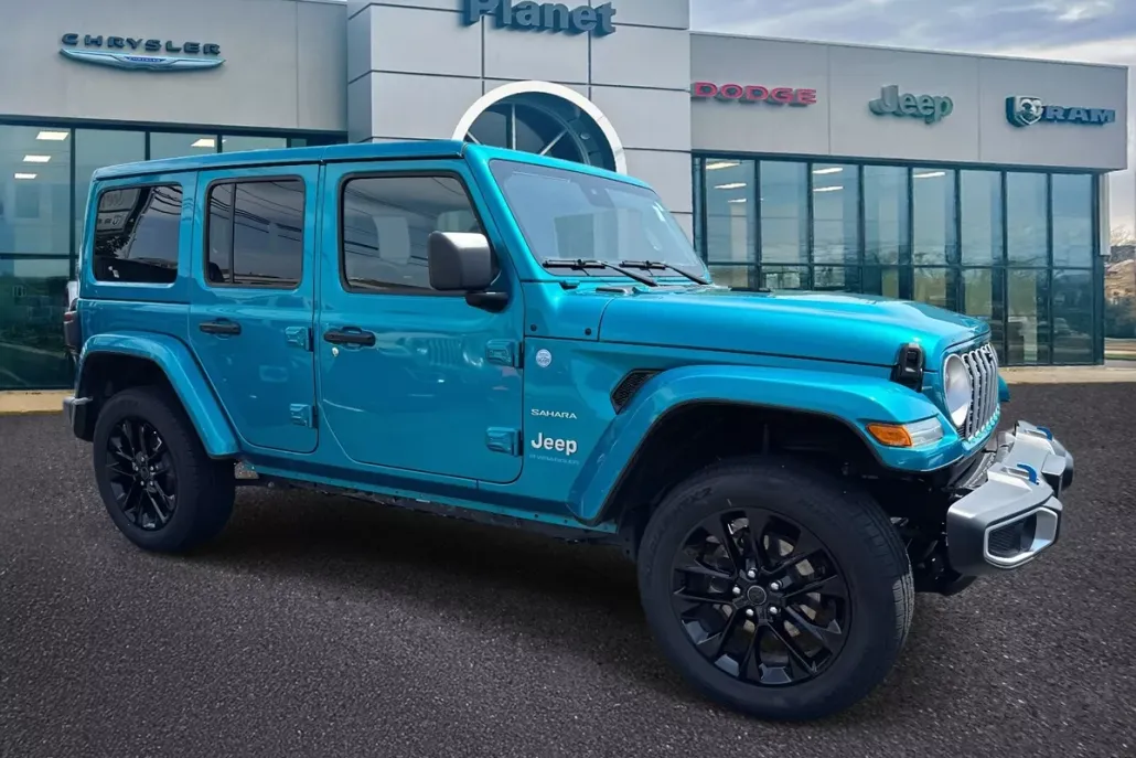 2024 Jeep Wrangler 4xe Sahara photo 1