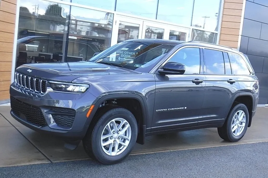 2025 Jeep Grand Cherokee Laredo X photo 1