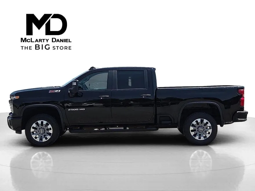 2025 Chevrolet Silverado 2500HD Custom photo 1