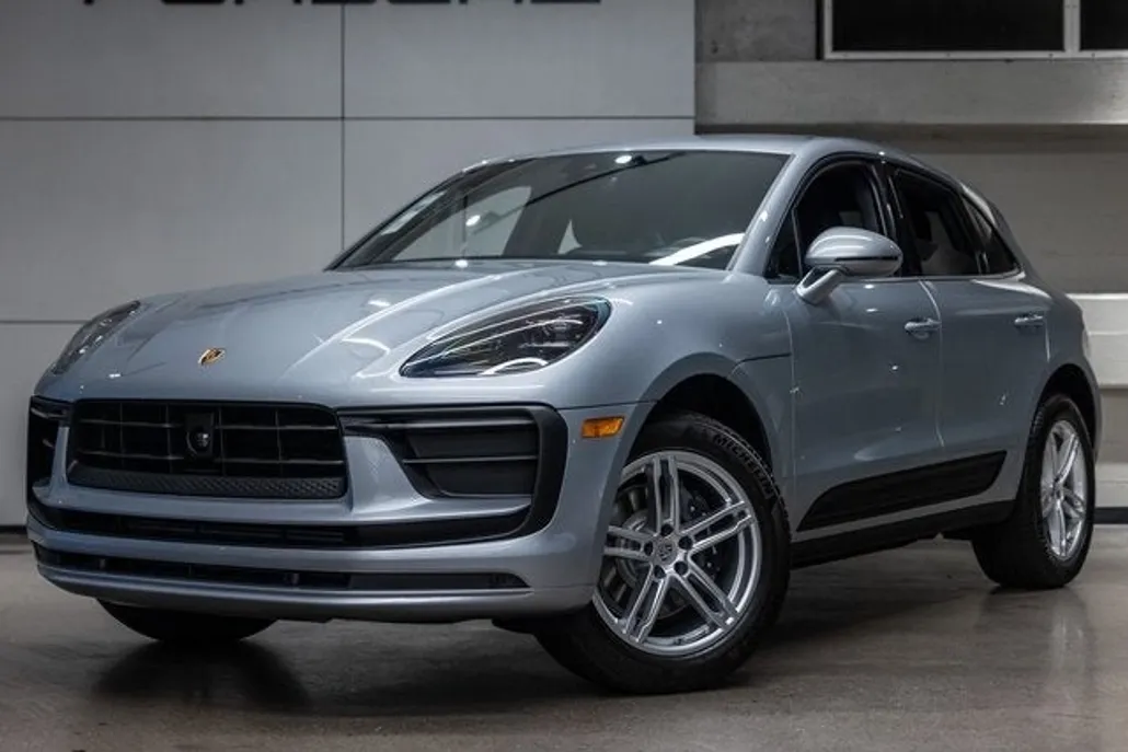 2026 Porsche Macan T photo 1