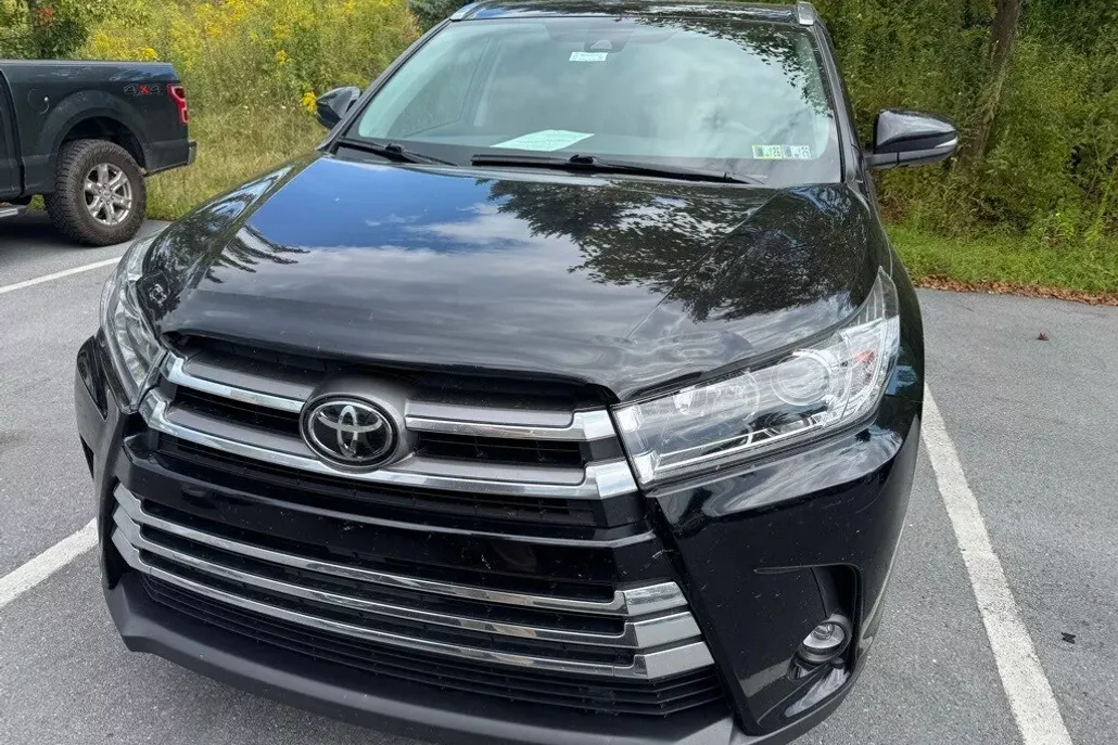 2019 Toyota Highlander Limited photo 1