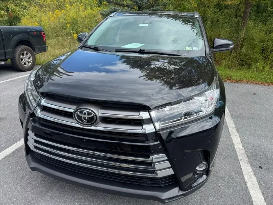 2019 Toyota Highlander Limited photo 1