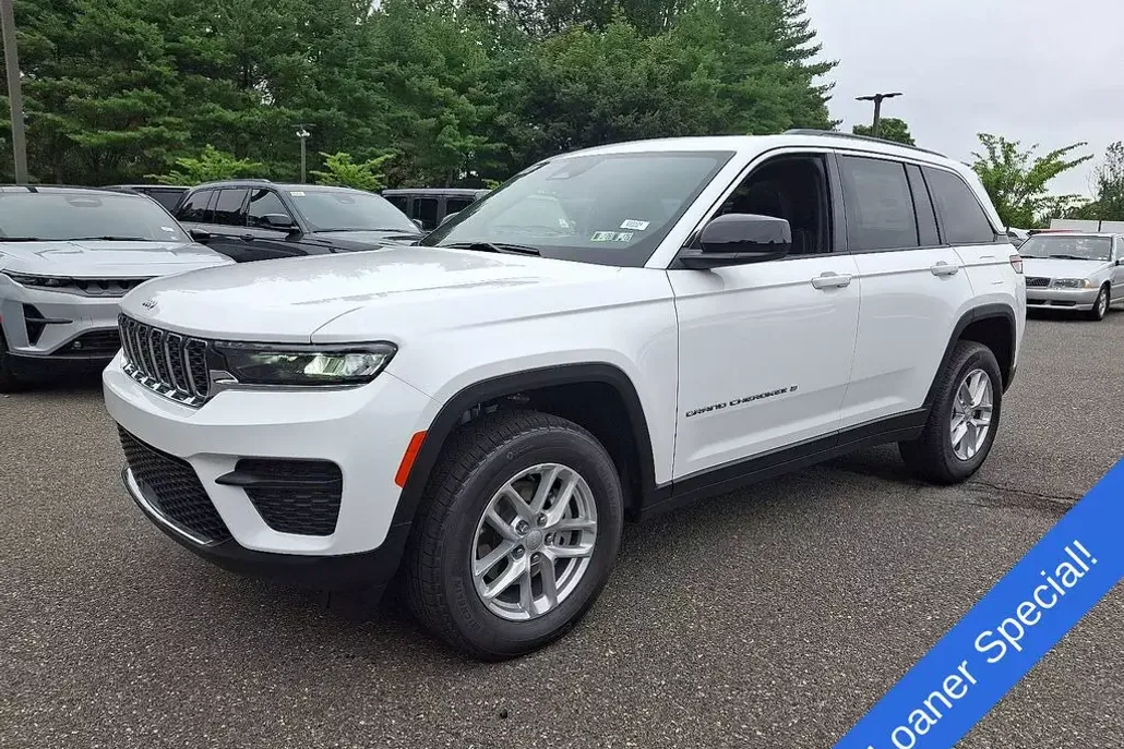 2025 Jeep Grand Cherokee Laredo photo 1