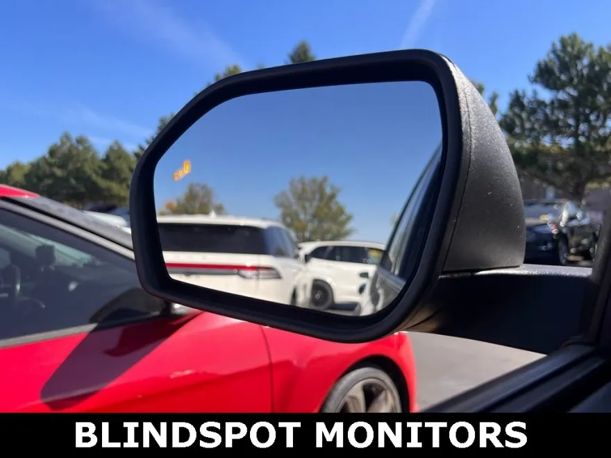 2023 Ford Explorer XLT photo 1