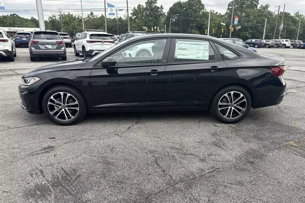 2025 Volkswagen Jetta 1.5T Sport photo 1