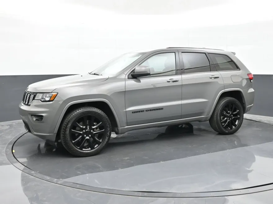 2021 Jeep Grand Cherokee Laredo X photo 1