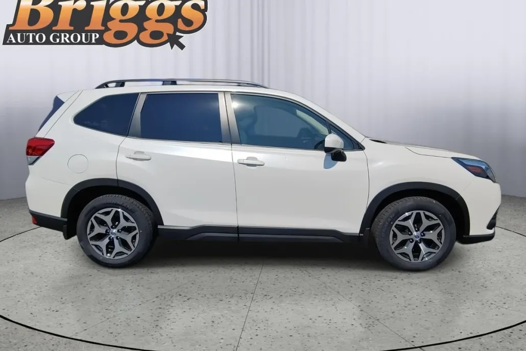 2022 Subaru Forester Premium photo 1