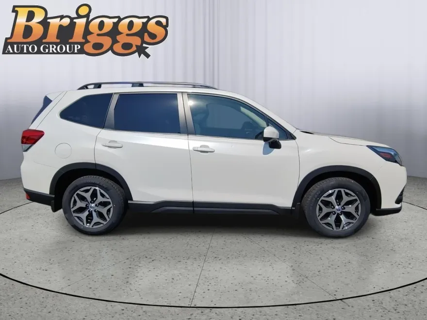 2022 Subaru Forester Premium photo 1