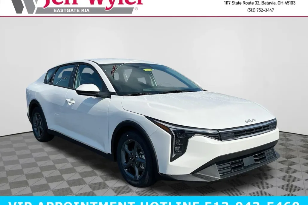 2025 Kia K4 LXS photo 1