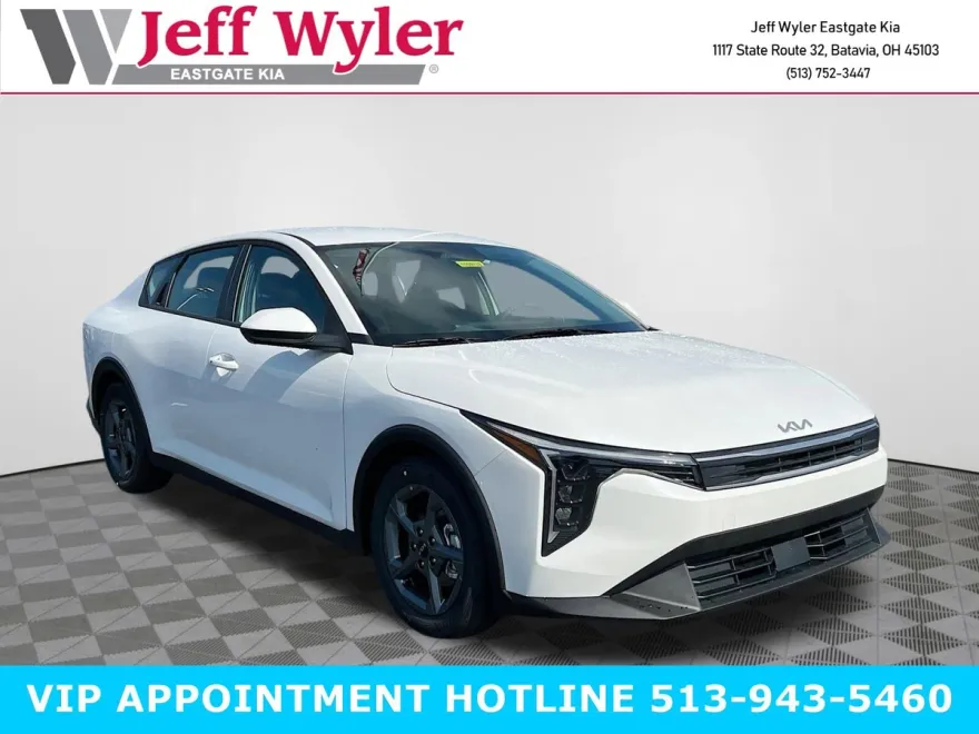 2025 Kia K4 LXS photo 1