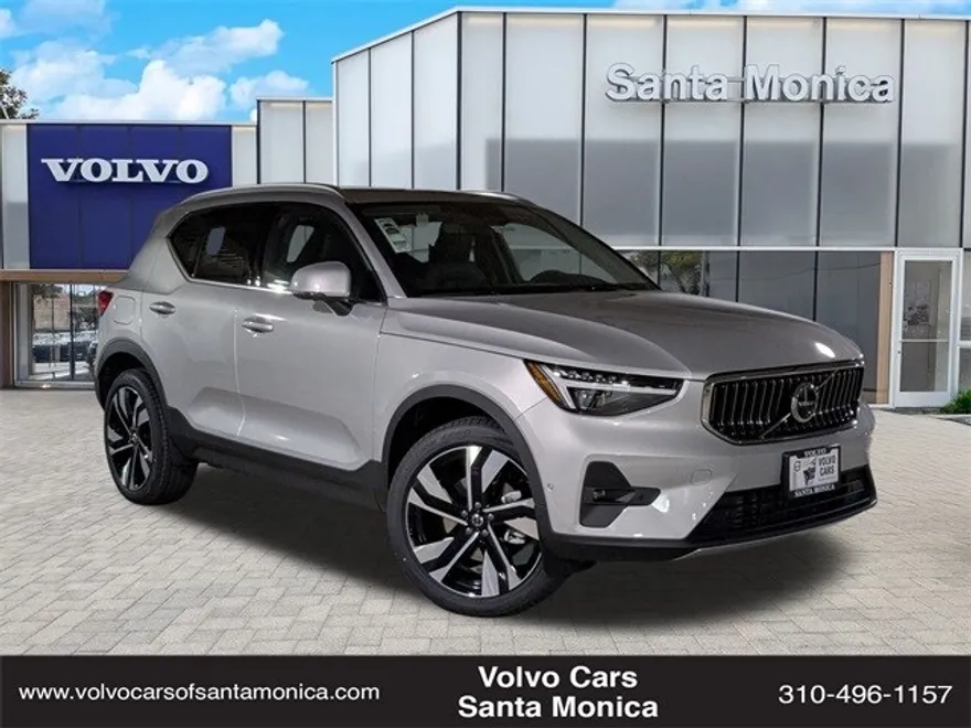 2025 Volvo XC40 photo 1