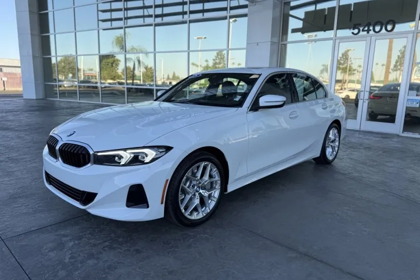 2025 Bmw 330i Sedan photo 1
