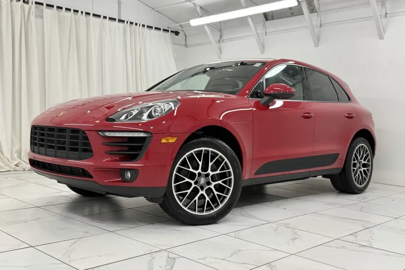 2017 Porsche Macan photo 1